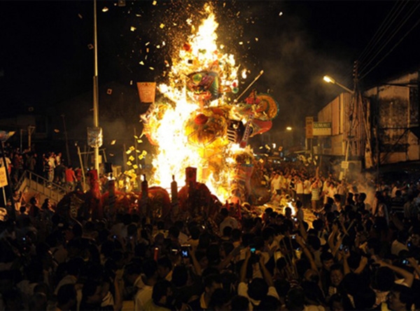 20140728-1120-1 8 1345450936 7 ghost