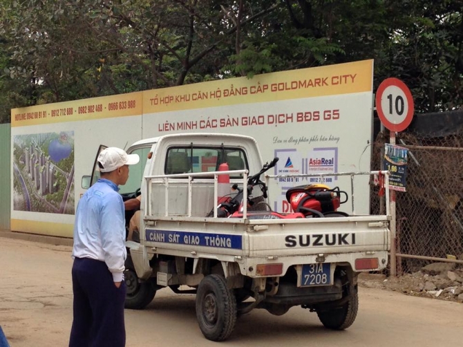 bi-xe-tai-keo-le-thieu-nu-keu-cuu-tham-thiet-roi-tu-vong