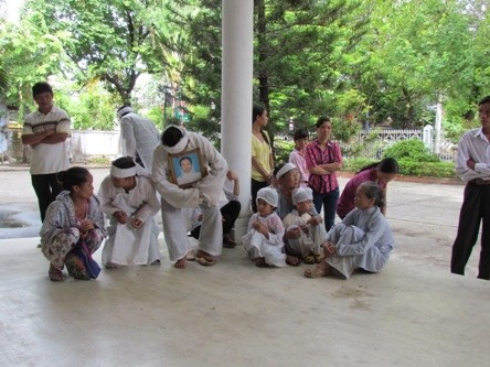 gia-dinh-mang-di-anh-san-phu-chet-bat-thuong-den-so-y-te-3