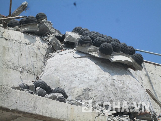 giay-phut-kinh-hoang-khi-tuong-phat-khong-lo-do-sap 6