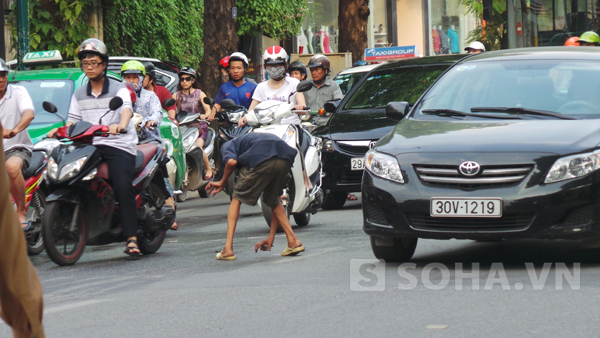 ha-noi-va-cham-voi-xe-may-1-phu-nu-chet-tham1
