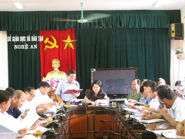 hoc-sinh-nghi-hoc-phan-doi-sap-nhap-truong-giam-doc-so-noi-gi-1