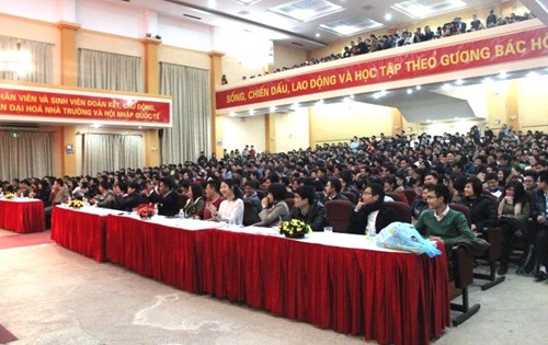 Hon 1200 SV tham gia ngay hoi khoi nghiep 2015