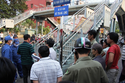 nam-thanh-nien-guc-chet-truoc-cong-bv-ung-buou