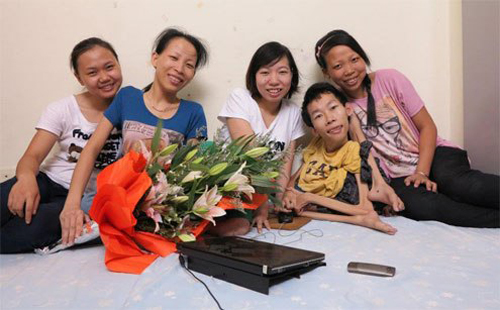 nhung-tam-guong-sang-qua-doi-de-lai-nhieu-nuoi-tiec