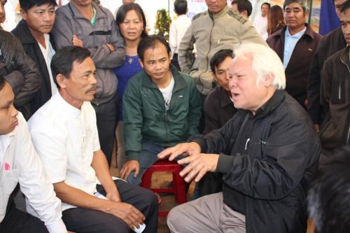 ong-gia-ozon-noi-ve-tau-ngam-made-in-vietnam-va-tien-sy-giay-1