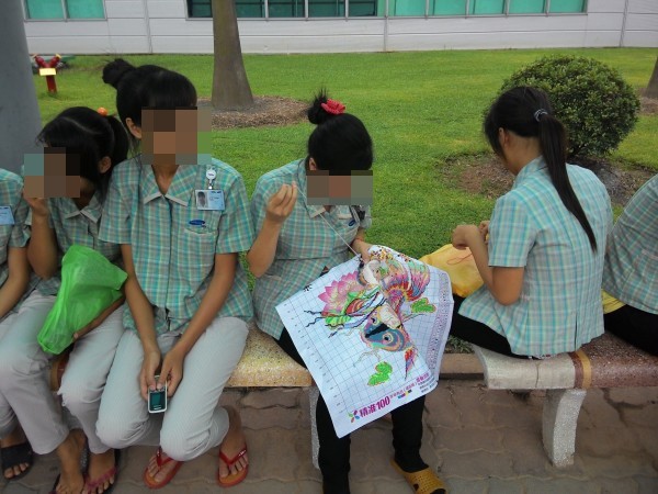 phan-doi-buon-cua-nhung-nu-cong-nhan-mang-tieng-e-0