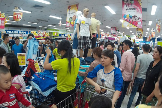 vet-sach-sieu-thi-ngay-cuoi-nam