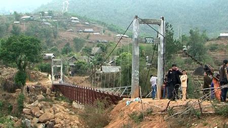 vu-sap-cau-treo-chu-va-datviet.vn 311636733