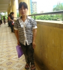 Cô gái tật nguyền, mồ côi cha, một mình vượt 200km đi thi