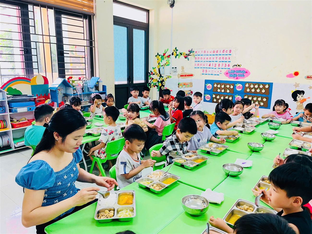 Trường Mầm non Cẩm Khê tiên phong mời phụ huynh tham quan, giám sát và ăn bán trú cùng trẻ