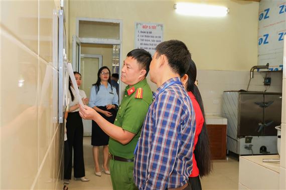Siết kiểm tra bếp ăn trường học, ngăn “cắt xén” suất ăn của học sinh 