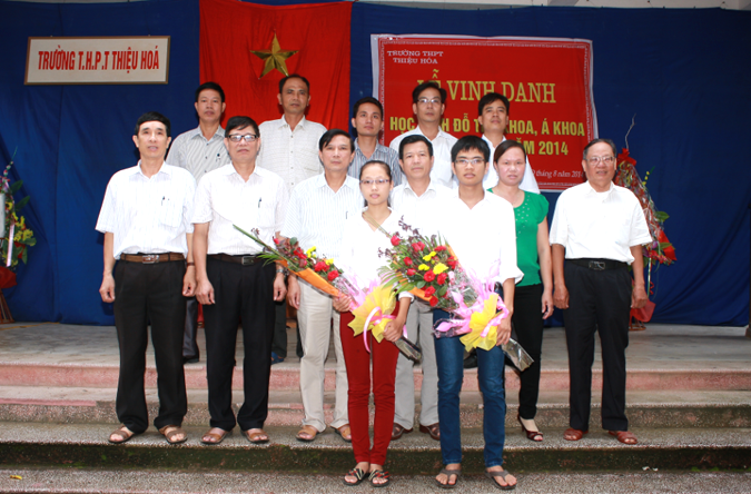 Trường THPT Thiệu Hóa - Thanh Hóa: Vinh danh Thủ khoa, Á khoa thi vào các trường đại học, cao đẳng