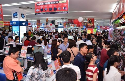 Chen chân mua hàng điện máy khuyến mại “khủng” đầu hè