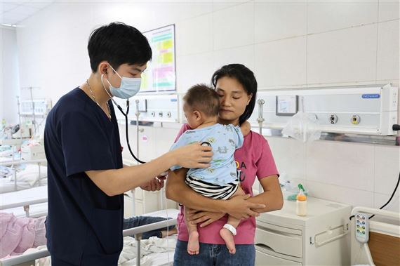 Bệnh viện Sản Nhi tỉnh Phú Thọ cứu sống bé trai suy đa cơ quan do ong vò vẽ đốt