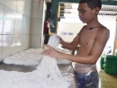Hoang mang vì yến sào rửa thuốc tẩy, bình sữa siêu rẻ gây bệnh