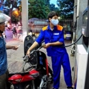 Từ 12 giờ trưa nay, xăng tăng giá 214 đồng/lít