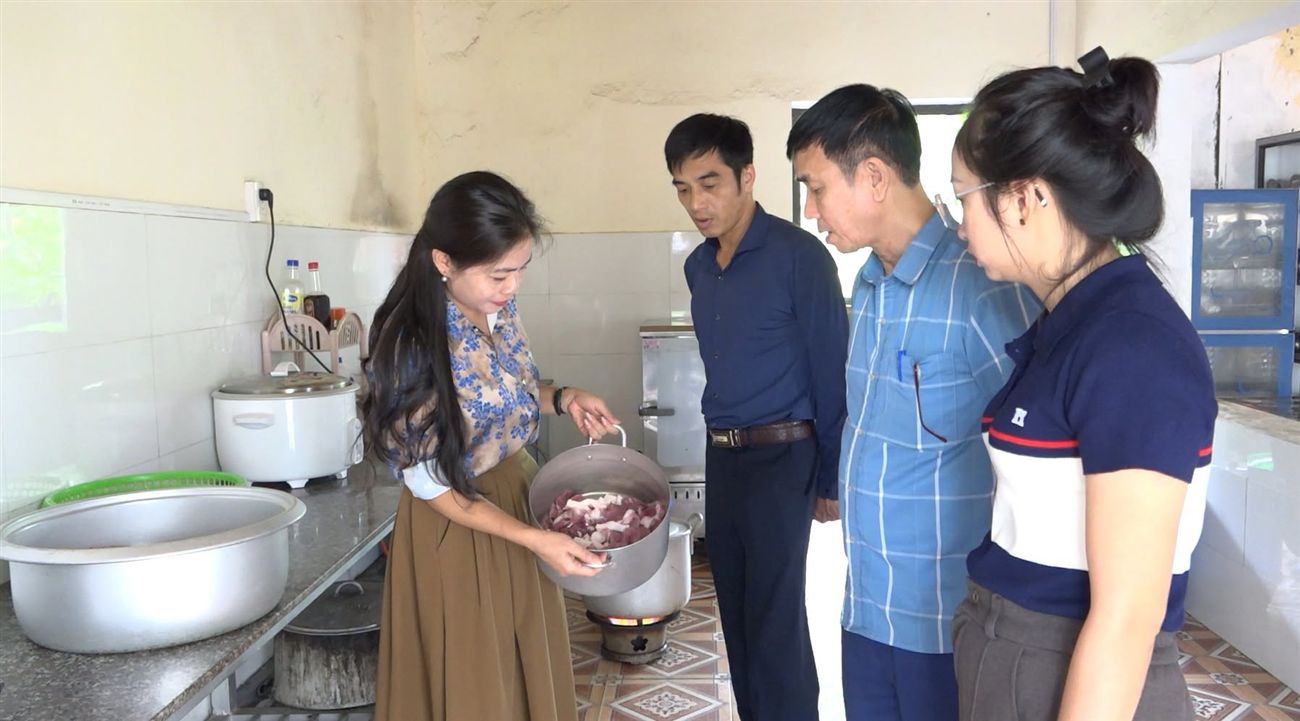Tuyên Quang: Siết chặt kiểm soát bếp ăn bán trú, bảo đảm bữa ăn an toàn cho học sinh