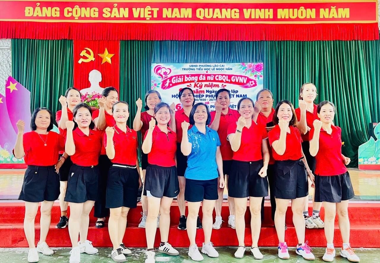 Trường Tiểu học Lê Ngọc Hân sôi nổi giải bóng đá nữ chào mừng ngày 20/10