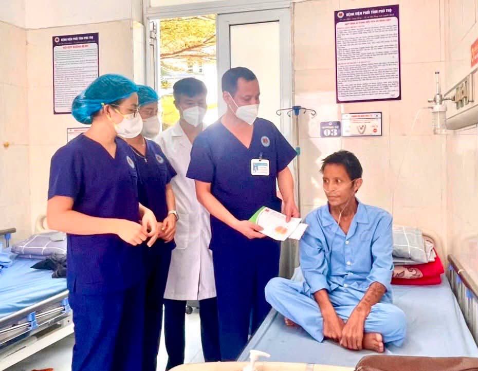 Bệnh viện Phổi tỉnh Phú Thọ: Lan tỏa yêu thương, đồng hành cùng người bệnh khó khăn