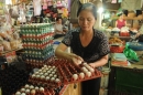 Trứng gà giảm giá sâu, người nuôi lo ứ hàng