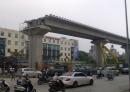 Dự án đường sắt trên cao Hà Nội lại xảy ra tai nạn: Thanh sắt rơi trúng xe ô tô!