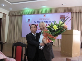 Cuốn phả chí đầu tiên – Đọc gia tộc thấy dân tộc, một tác phẩm văn chương có giá trị (Tổng thuật Hội thảo tác phẩm Trăm năm ly hợp – Lê Khắc gia phả chí )