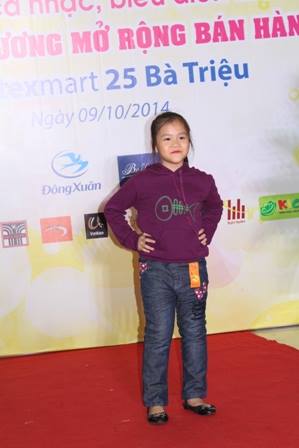 Áo nỉ mỏng và thế giới kỳ thú cho bé