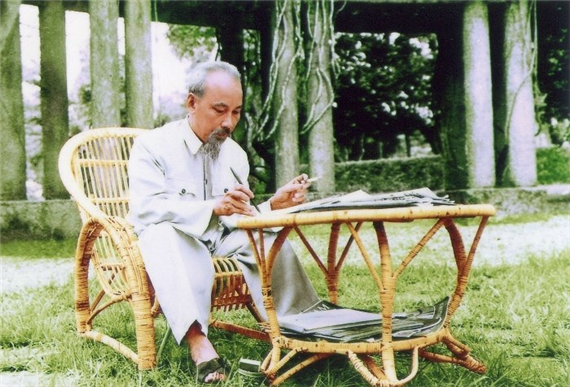 Kỷ niệm 100 năm Ngày Báo chí Cách mạng Việt Nam (21/6/1925- 21/6/2025): CHỦ TỊCH HỒ CHÍ MINH VIẾT BÁO VÀ DẠY VIẾT BÁO