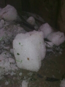 Mưa đá to như nắm tay lại ầm ầm dội xuống Lào Cai