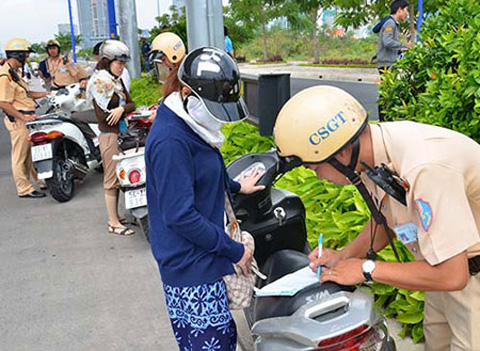 Nộp phạt trực tiếp giảm tiêu cực nếu CSGT thật thà
