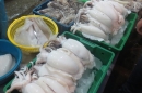 Kinh hoàng mực tươi roi rói nhờ hóa chất bán ngoài chợ