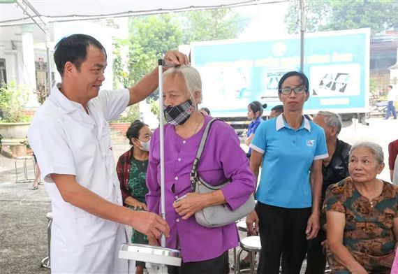 Phú Thọ: Khám sức khỏe định kỳ, sàng lọc miễn phí cho người dân phường Vân Phú