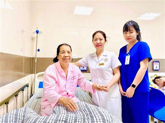 Trung tâm Y tế Phù Ninh đồng hành chăm sóc sức khỏe người cao tuổi