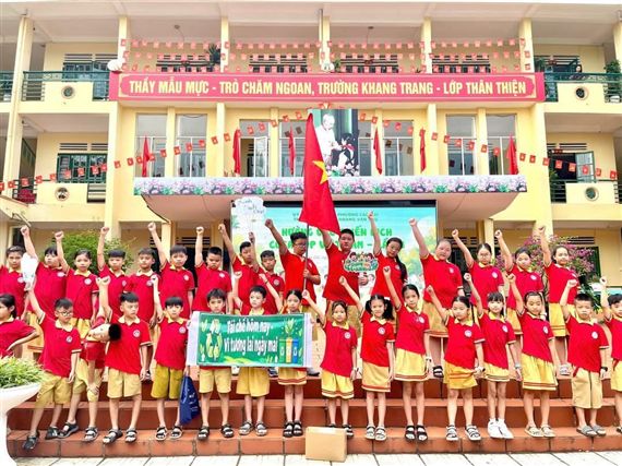  Học sinh Trường Tiểu học Hoàng Văn Thụ ra quân hưởng ứng Clean Up Việt Nam lần thứ 8
