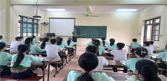 Học sinh nội trú vùng biên Thanh Hóa được hỗ trợ nhiều vật dụng thiết yếu