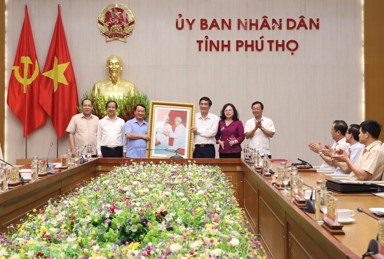 NGÀNH GIÁO DỤC VÀ ĐÀO TẠO TỈNH PHÚ THỌ  THỰC HIỆN MỤC TIÊU KÉP”