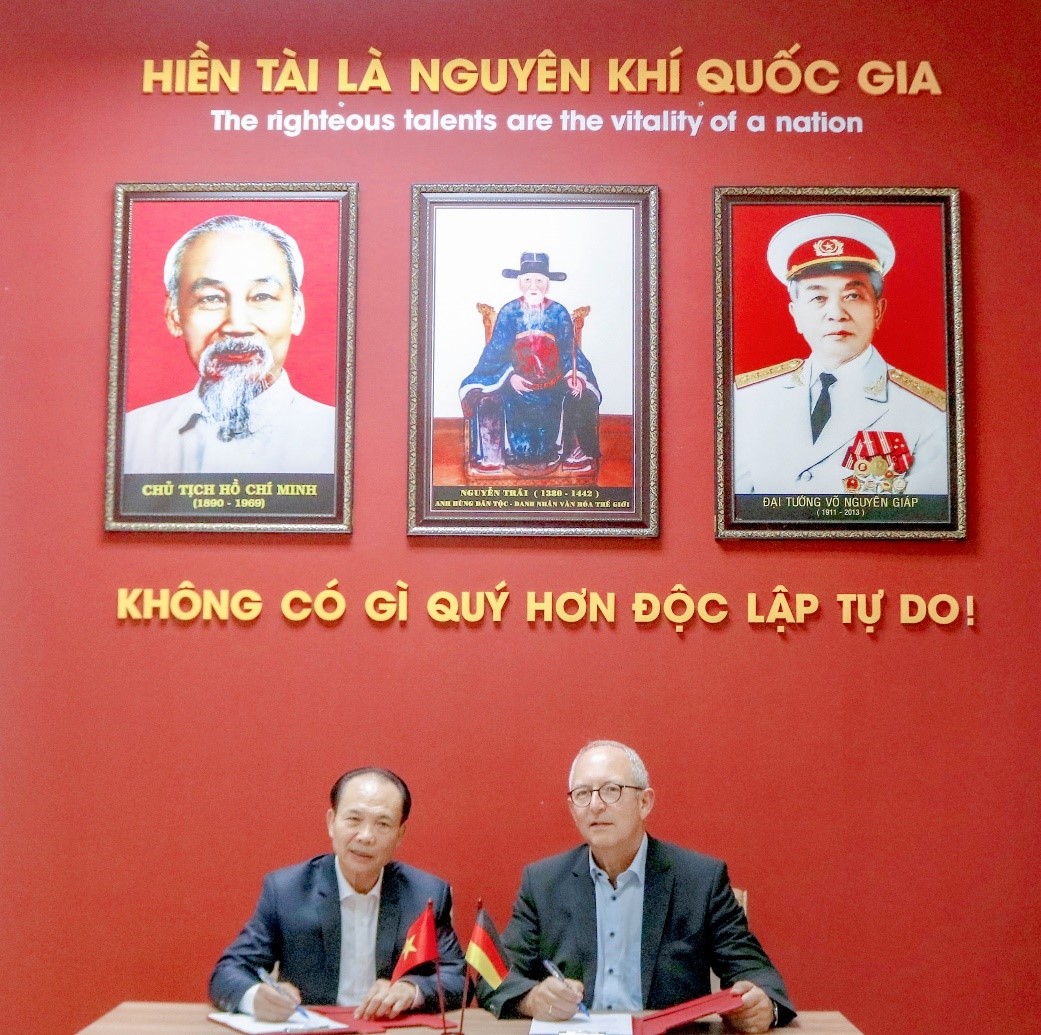 HỢP TÁC CHIẾN LƯỢC GIỮA TRƯỜNG ĐẠI HỌC NGUYỄN TRÃI VÀ TRƯỜNG ĐẠI HỌC SRH MOBILE X Y DỰNG MÔ HÌNH ĐẠI HỌC QUỐC TẾ VIỆT-ĐỨC 4.0