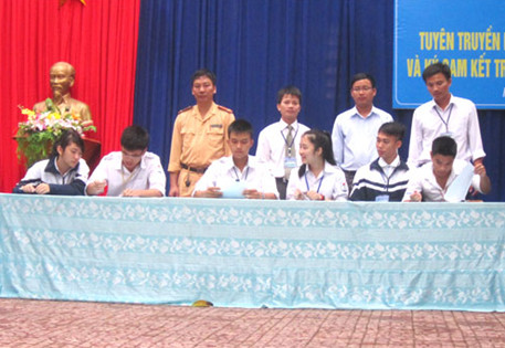 Trường THPT thị xã Hồng Lĩnh, tỉnh Hà Tĩnh:  Coi trọng hoạt động ngoại khóa để nâng cao chất lượng giáo dục toàn diện