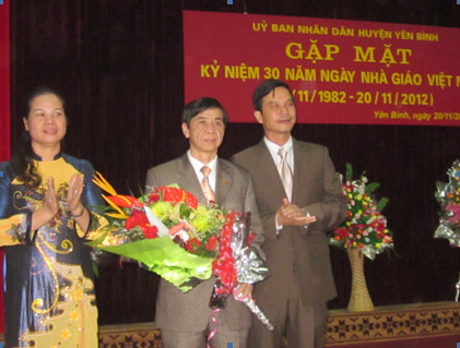 YÊN BÁI: Huyện Yên Bình Kỷ niệm 30 năm ngày Nhà Giáo Việt Nam 20/11/1982 -20/11/2012
